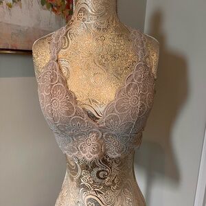 Aerie Tan Lace Bra with Scalloped V-Neckline